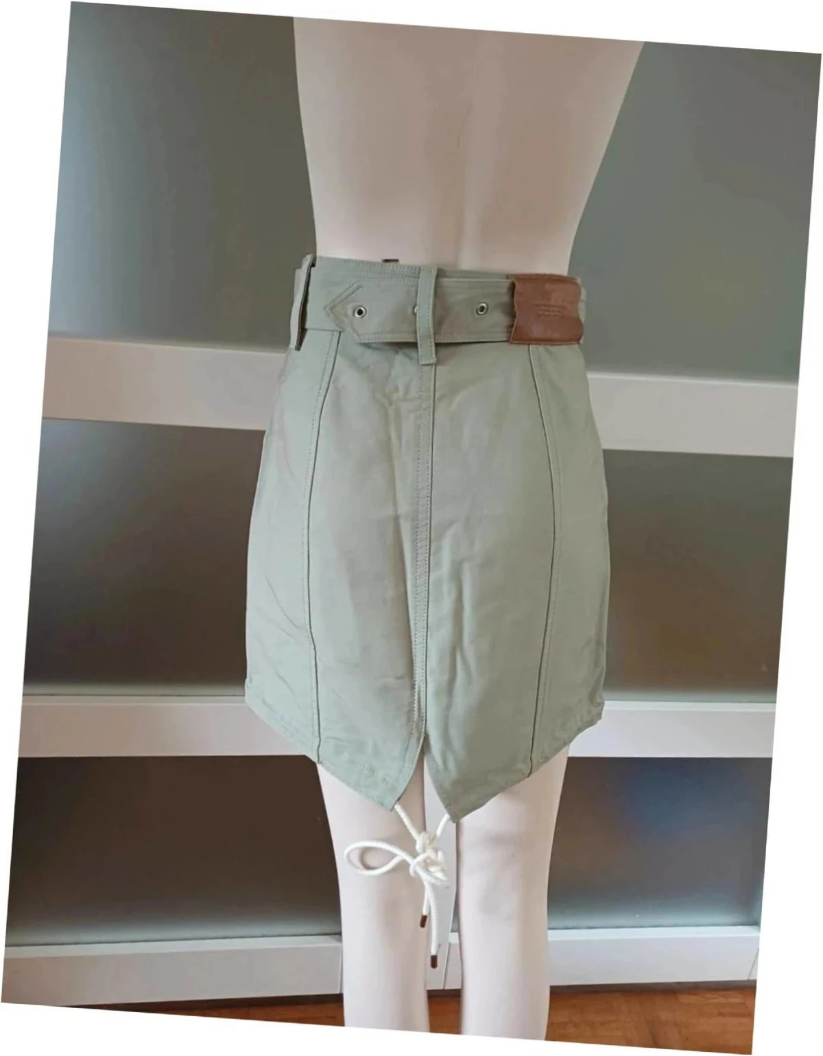 Pieza de diseñador Minifalda VictoriaTomas Estilo Cargo Safari talla 36) – photo 5